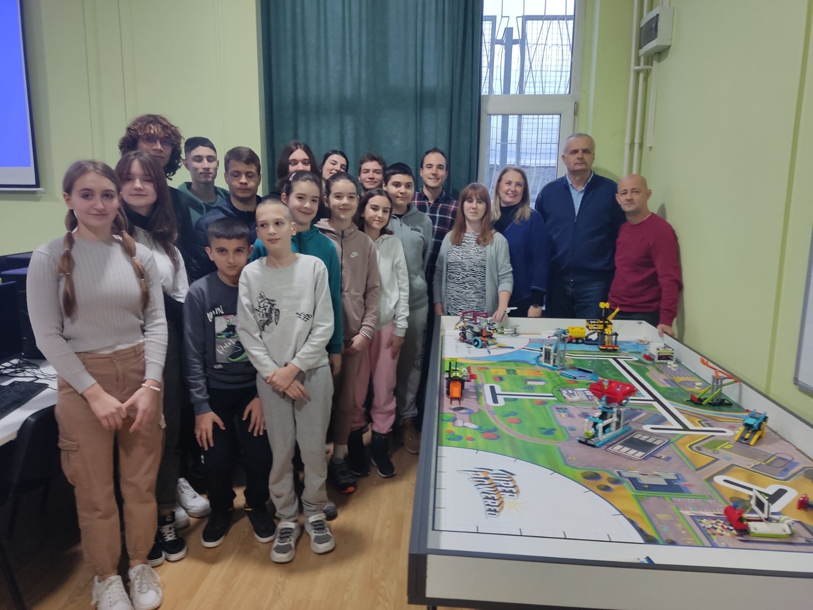 Организатори First Lego League у Србији посетили нашу школу